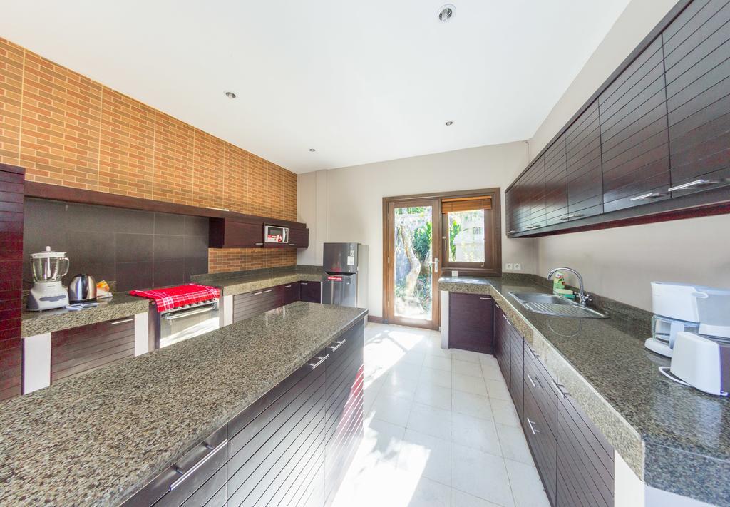 Villa Simone Ungasan Екстериор снимка
